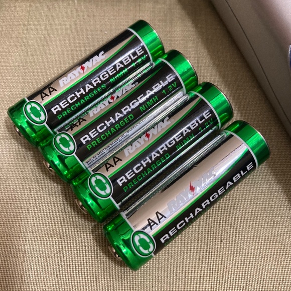 Ultra Fast Battery Charger For AA & AAA Batteries Ni-MH & Ni-CD - Picture 5 of 16